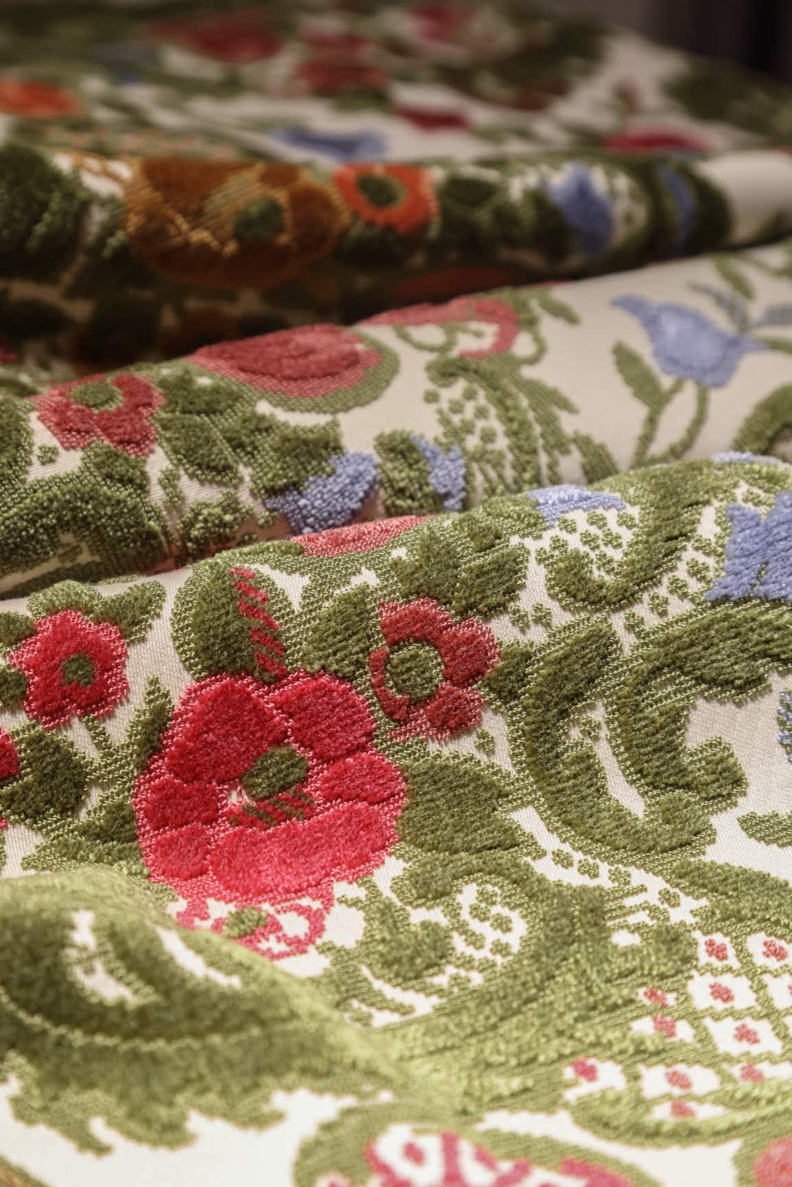 JBL Jacquard Velvet Prispôsobenie Farebné kvetinové Bezplatná vzorka strihanej látky Luxusný bytový textil na pohovku
